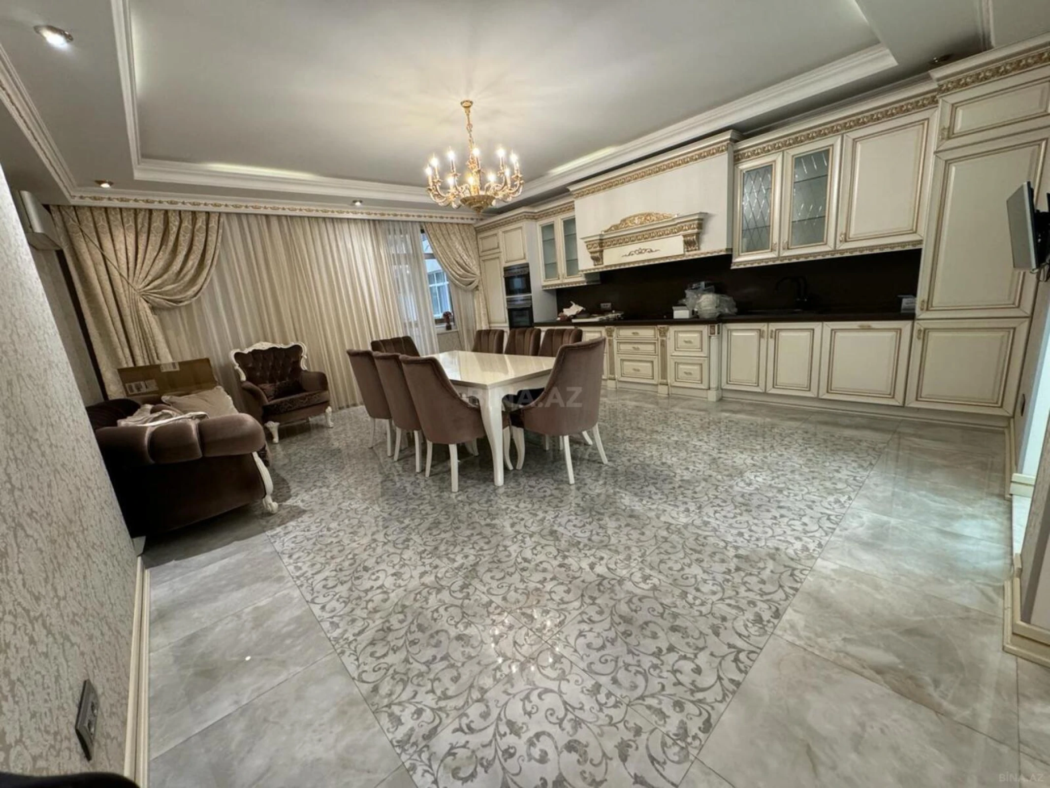 Satılır 4 otaqlı mənzil 350 m²