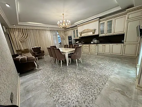 Satılır 4 otaqlı mənzil 350 m²