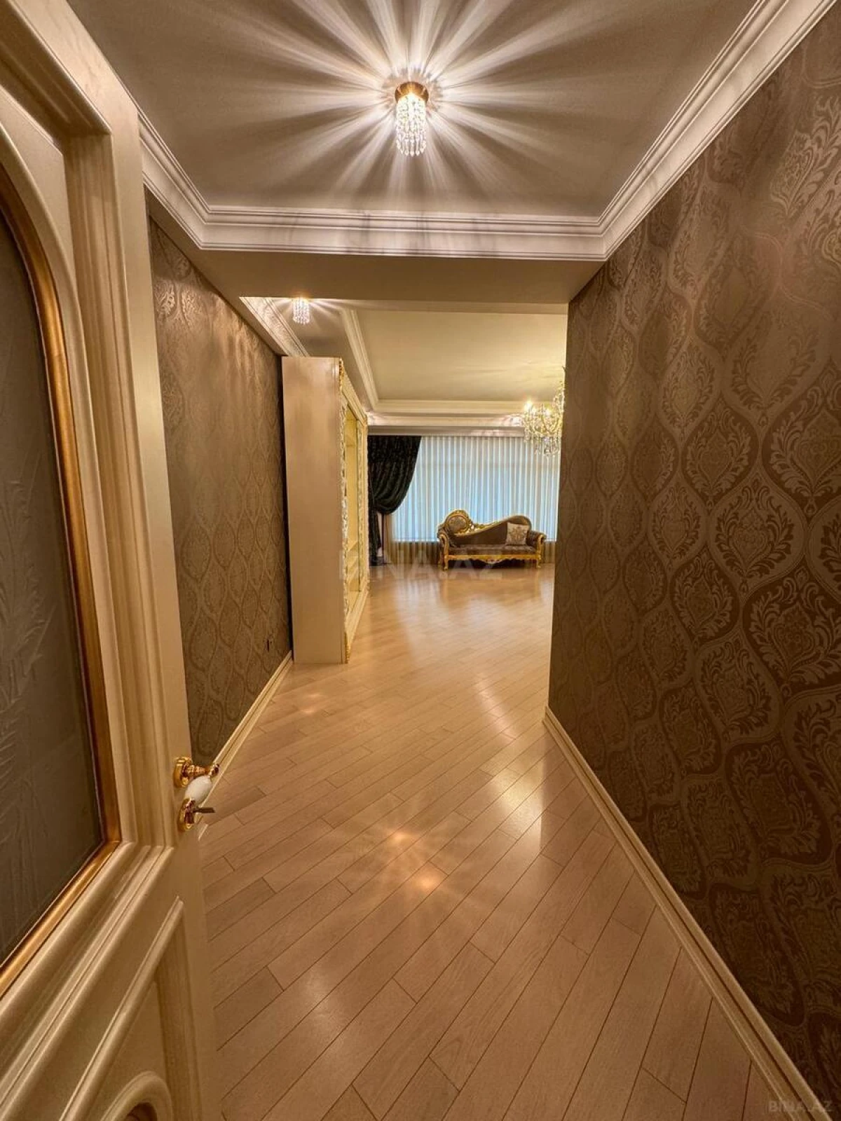 Satılır 4 otaqlı mənzil 350 m²