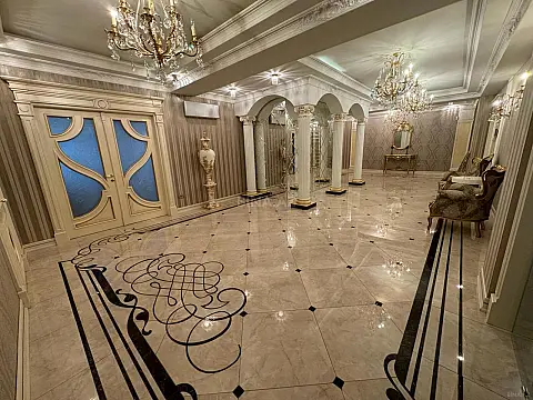 Satılır 4 otaqlı mənzil 350 m²