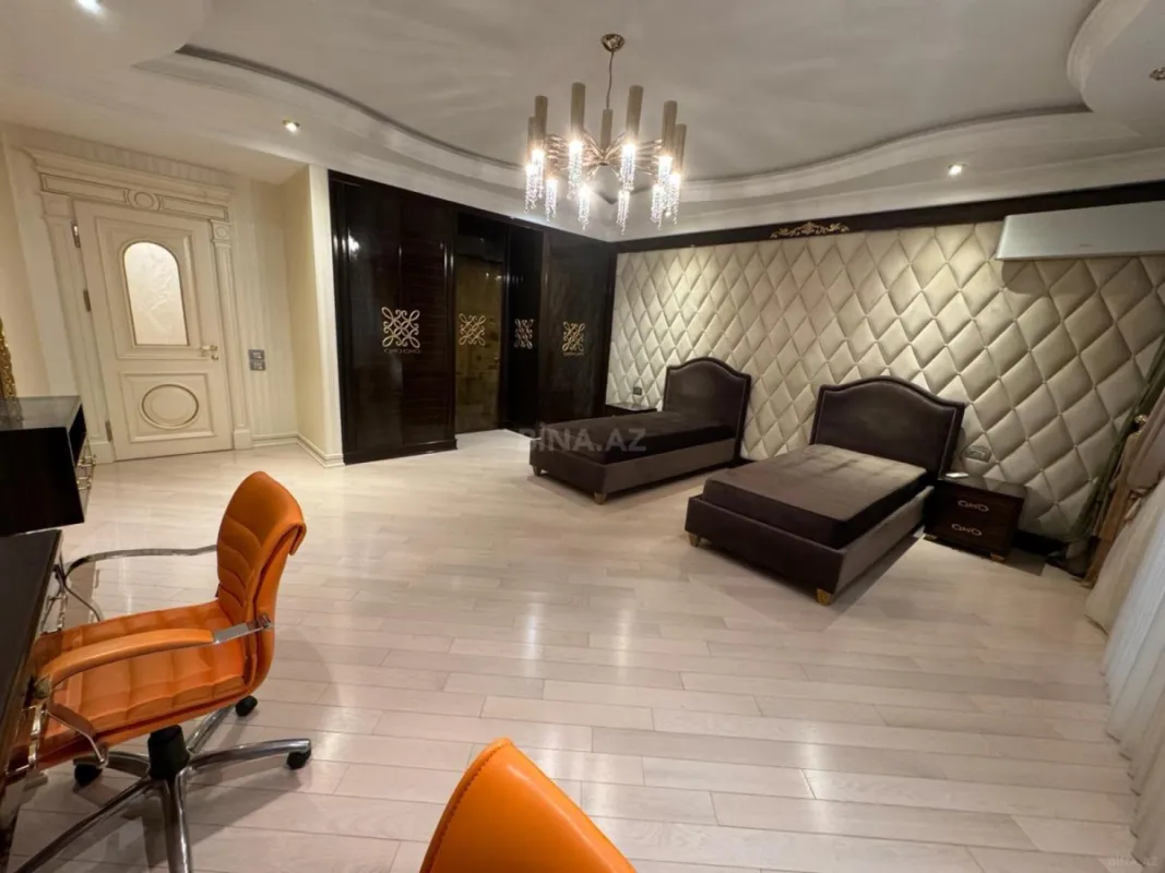 Satılır 4 otaqlı mənzil 350 m²