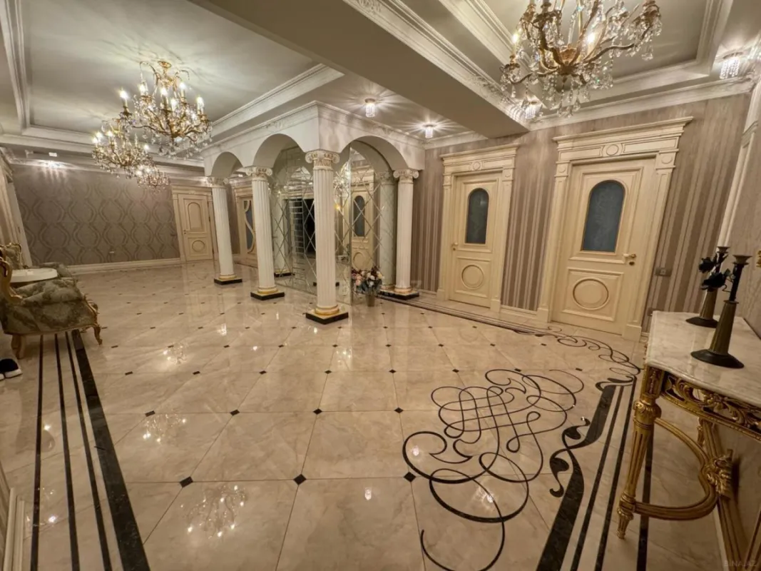 Satılır 4 otaqlı mənzil 350 m²