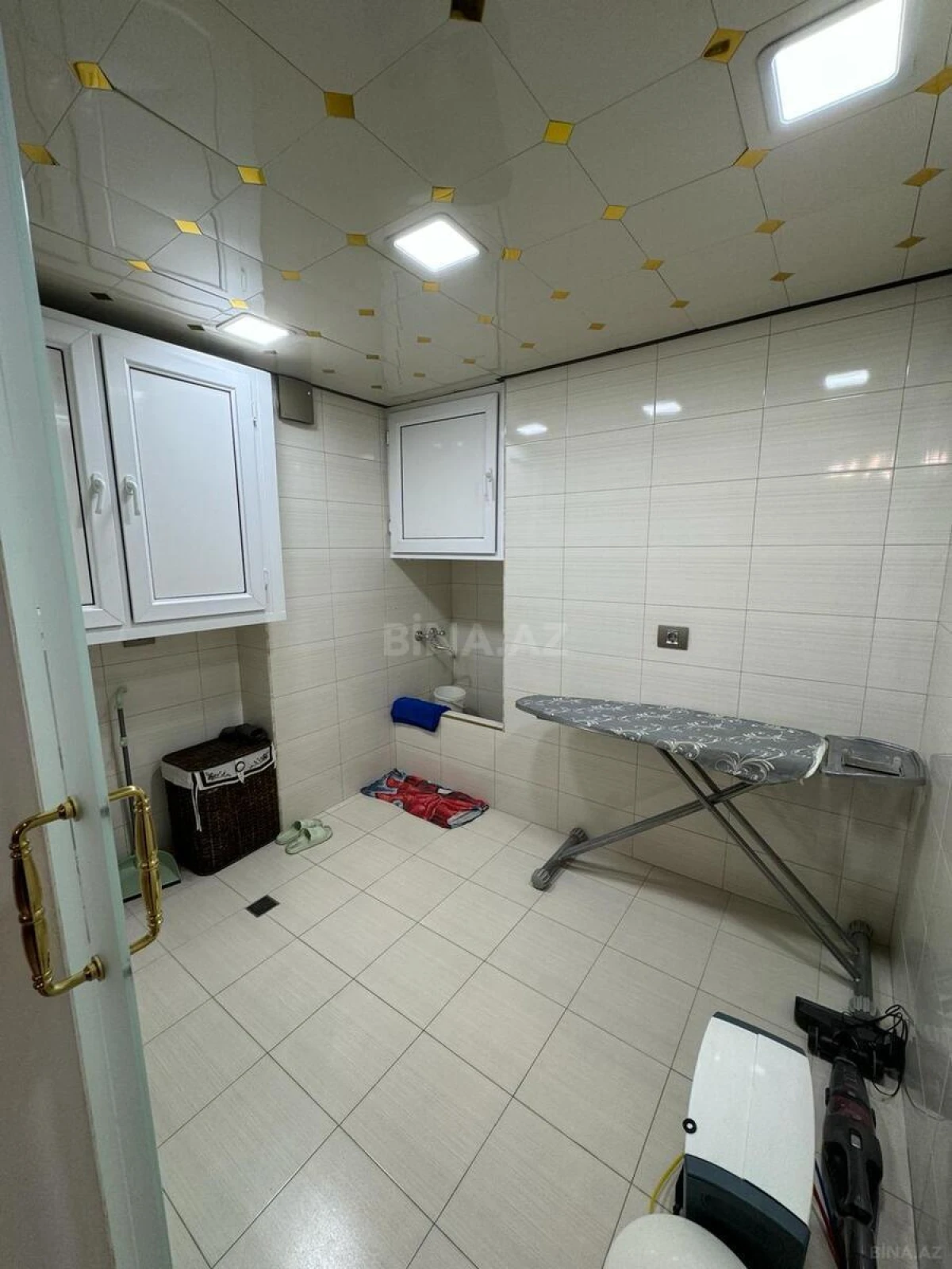 Satılır 4 otaqlı mənzil 350 m²