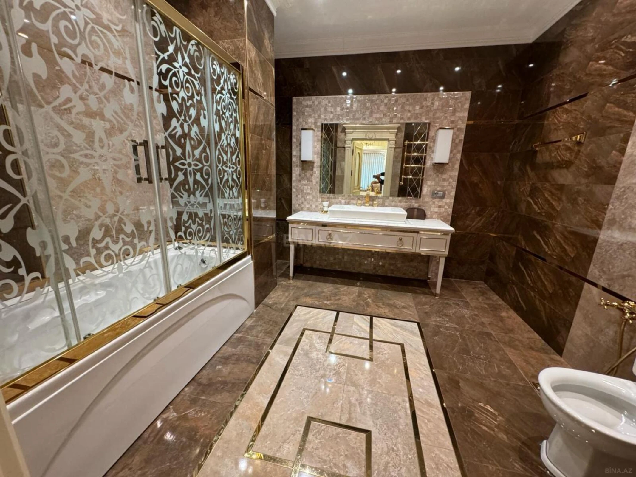 Satılır 4 otaqlı mənzil 350 m²