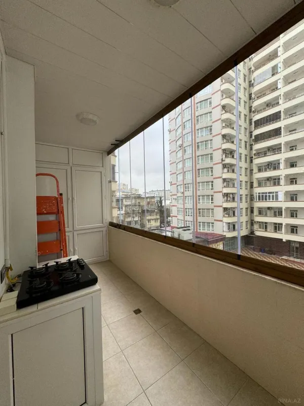 Satılır 4 otaqlı mənzil 350 m²