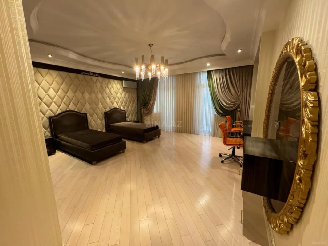 Satılır 4 otaqlı mənzil 350 m²
