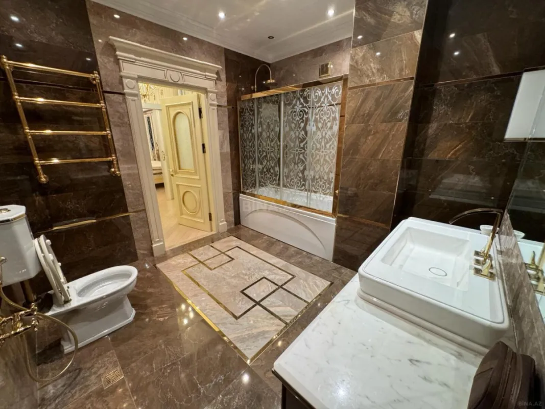 Satılır 4 otaqlı mənzil 350 m²