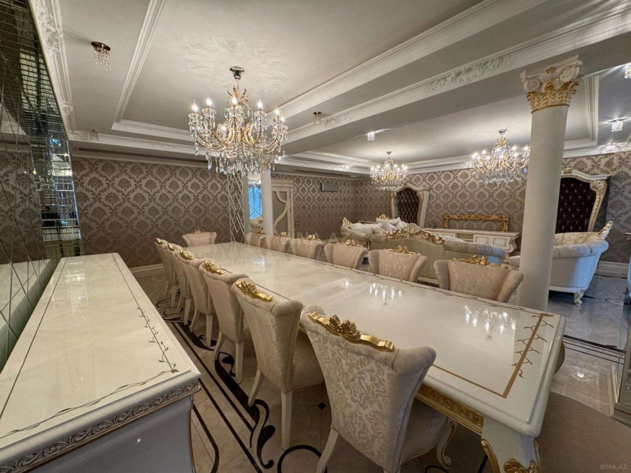 Satılır 4 otaqlı mənzil 350 m²