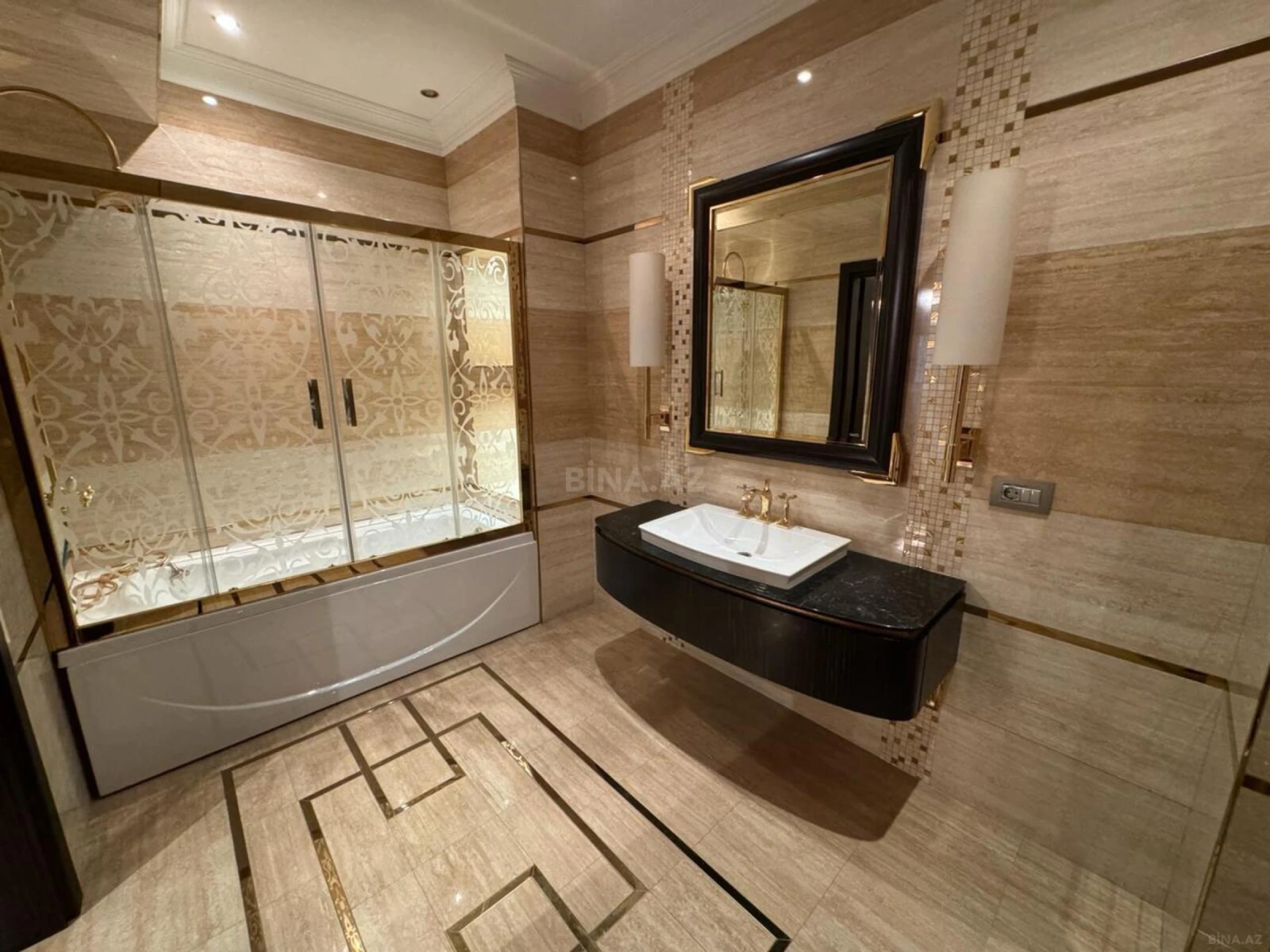 Satılır 4 otaqlı mənzil 350 m²