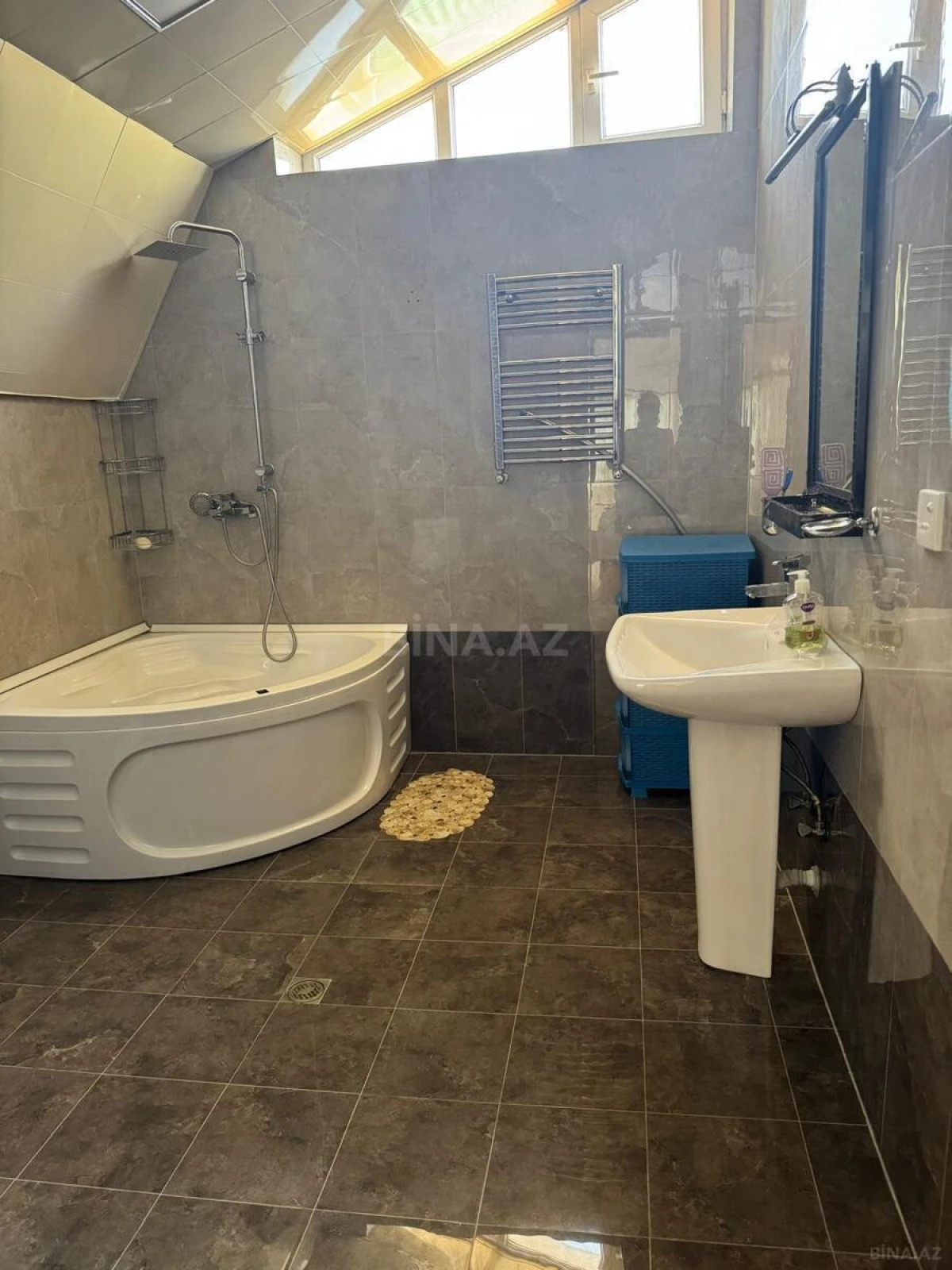 Satılır 5 otaqlı həyət evi 100 m²