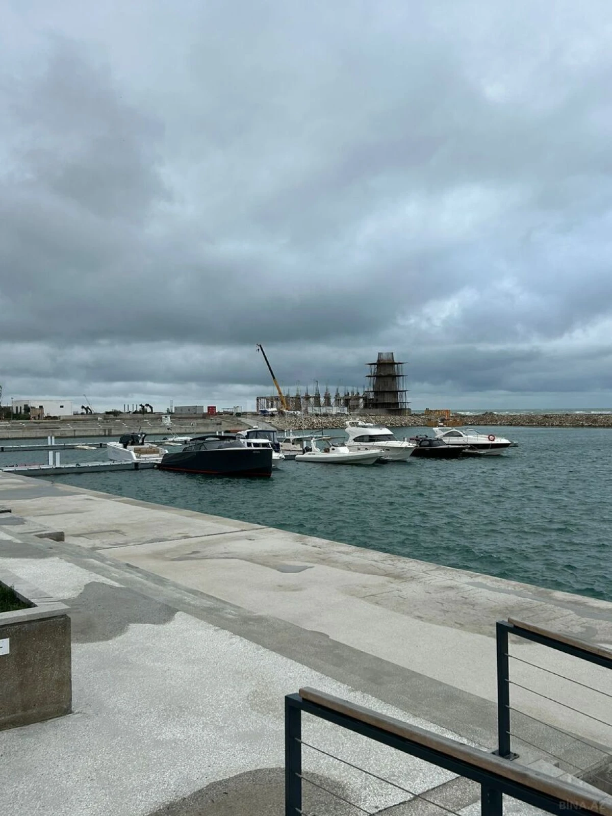 Satılır 2 otaqlı mənzil 86 m²