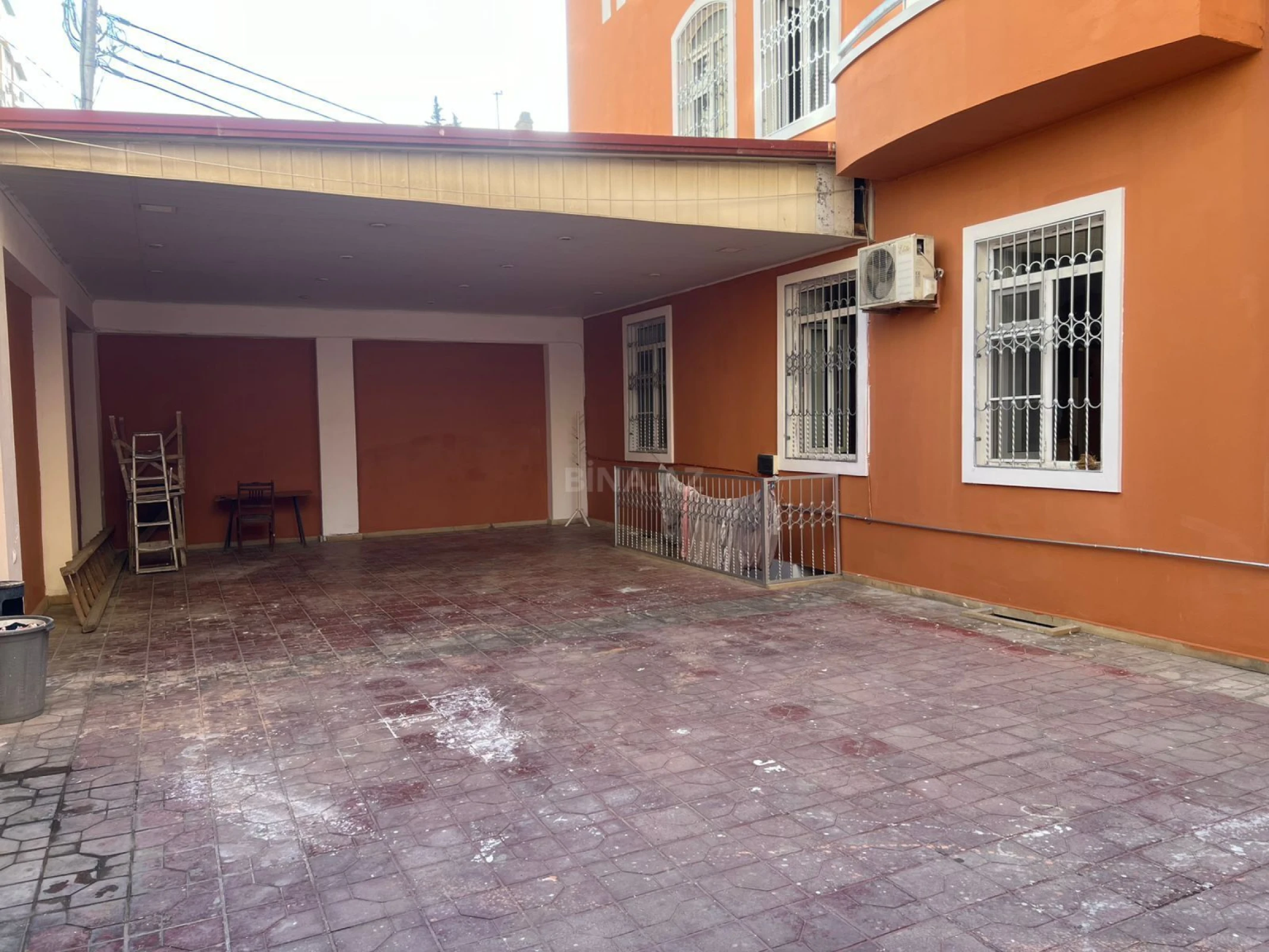 Kirayə verilir 8 otaqlı həyət evi 580 m²