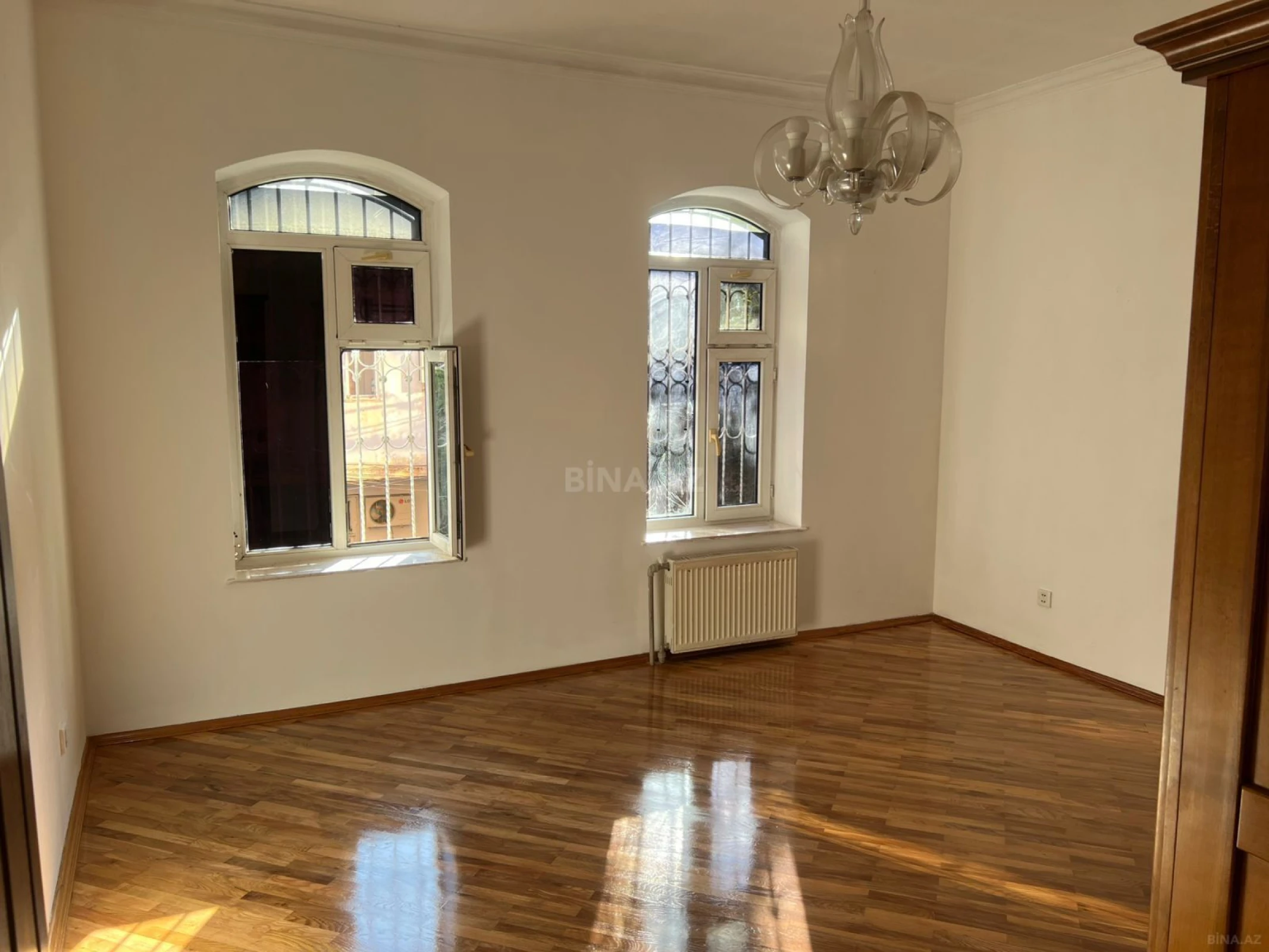Kirayə verilir 8 otaqlı həyət evi 580 m²