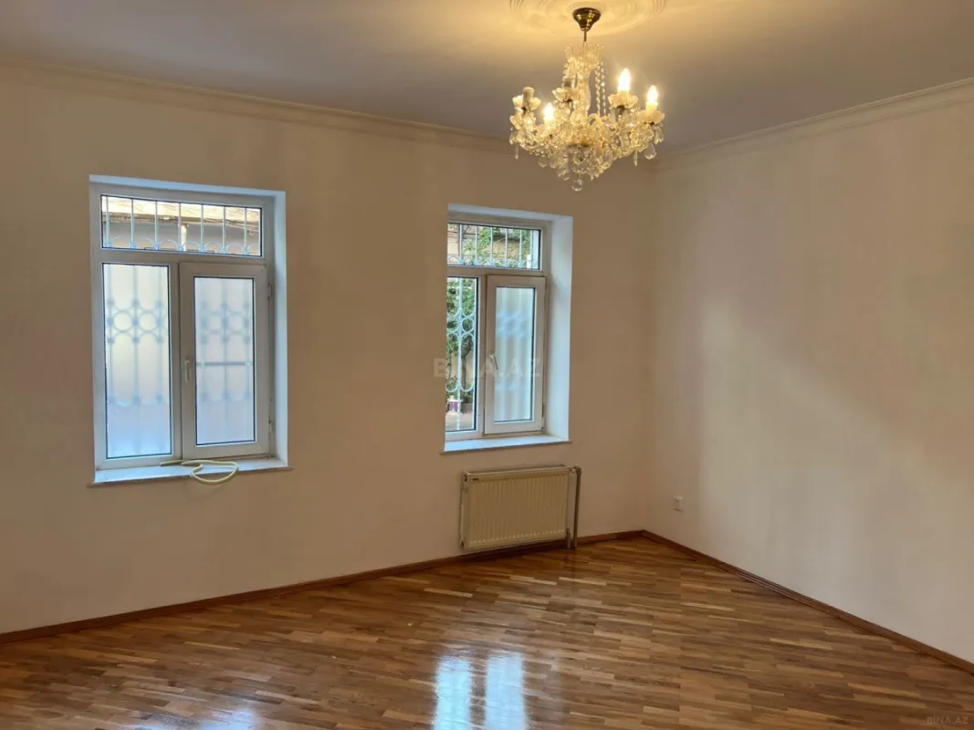 Kirayə verilir 8 otaqlı həyət evi 580 m²