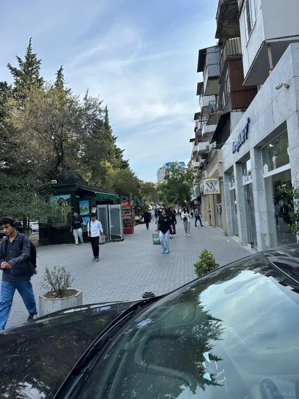 Satılır obyekt 800 m²