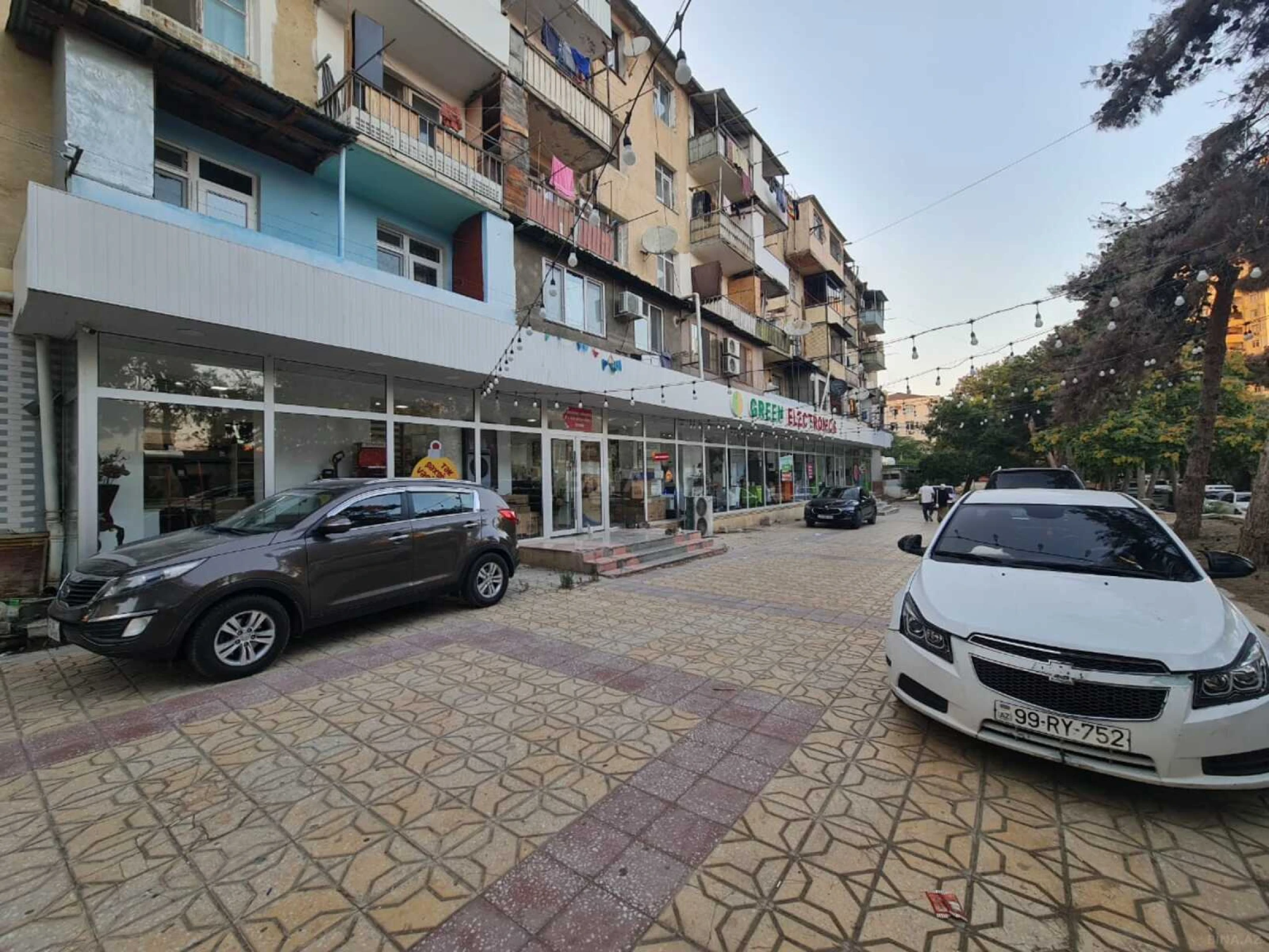 Satılır obyekt 455 m²