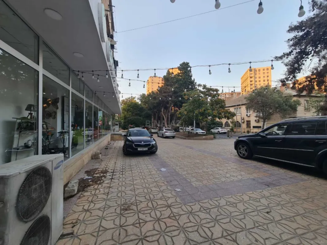 Satılır obyekt 455 m²