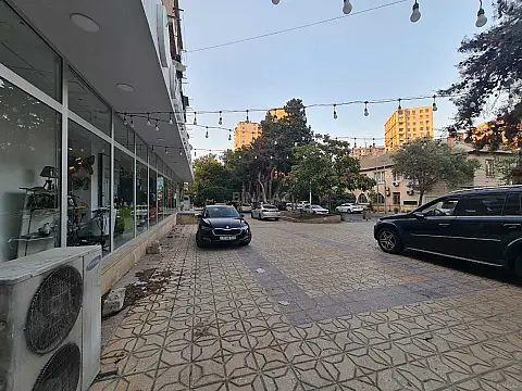 Satılır obyekt 455 m²