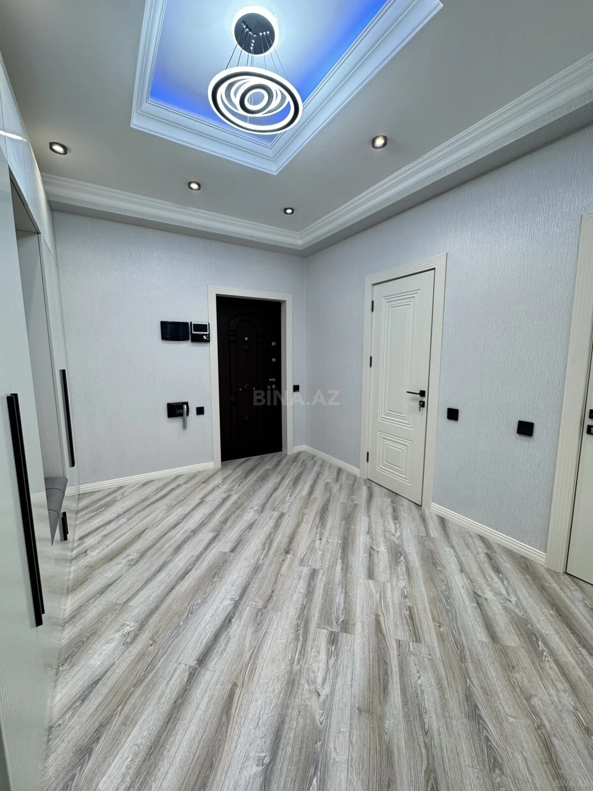 Satılır 3 otaqlı mənzil 98 m²