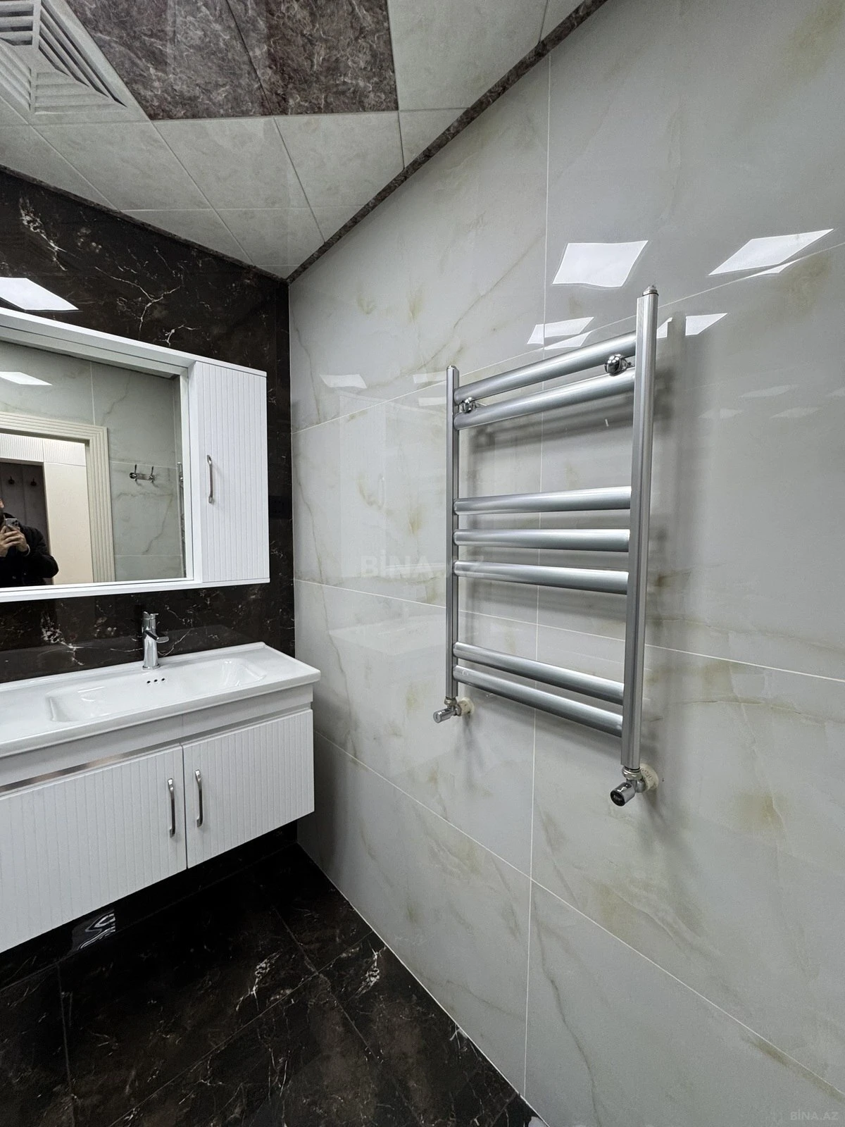 Satılır 3 otaqlı mənzil 98 m²