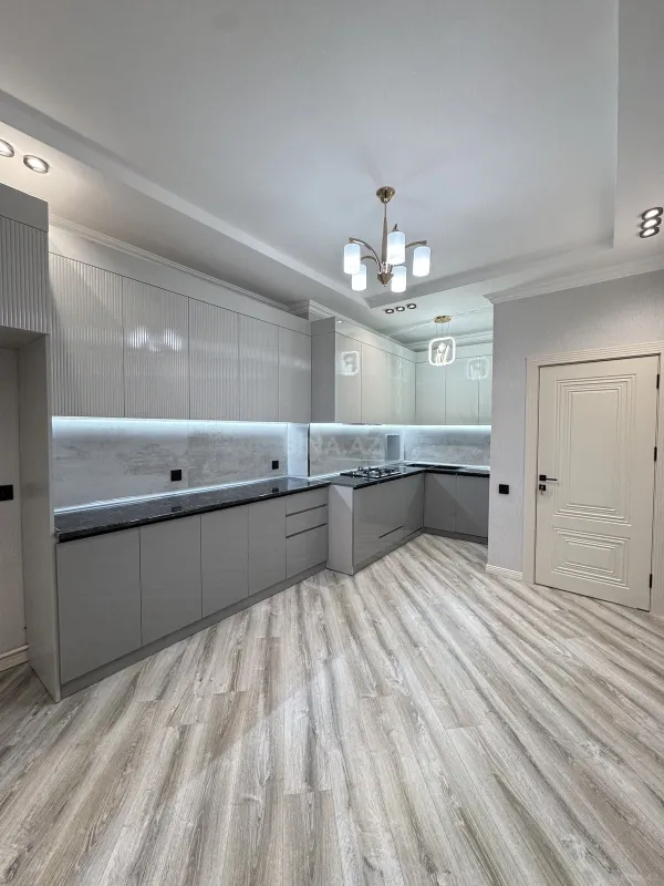 Satılır 3 otaqlı mənzil 98 m²