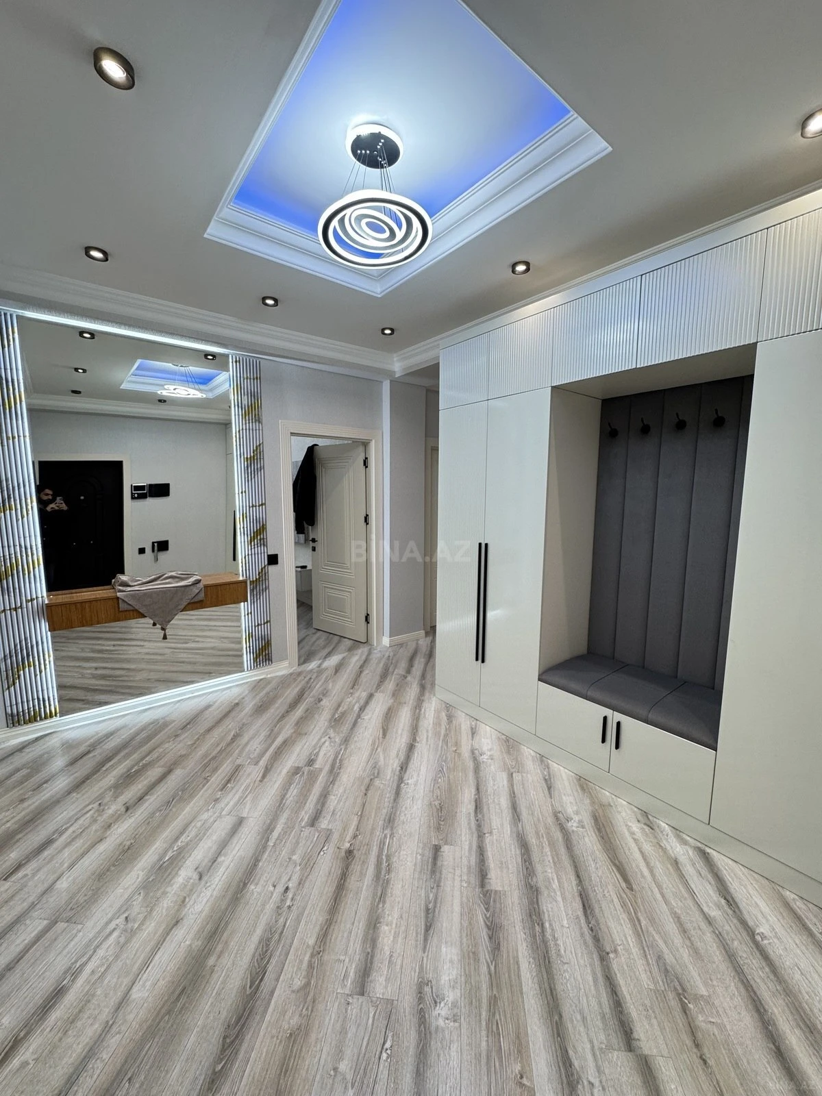 Satılır 3 otaqlı mənzil 98 m²