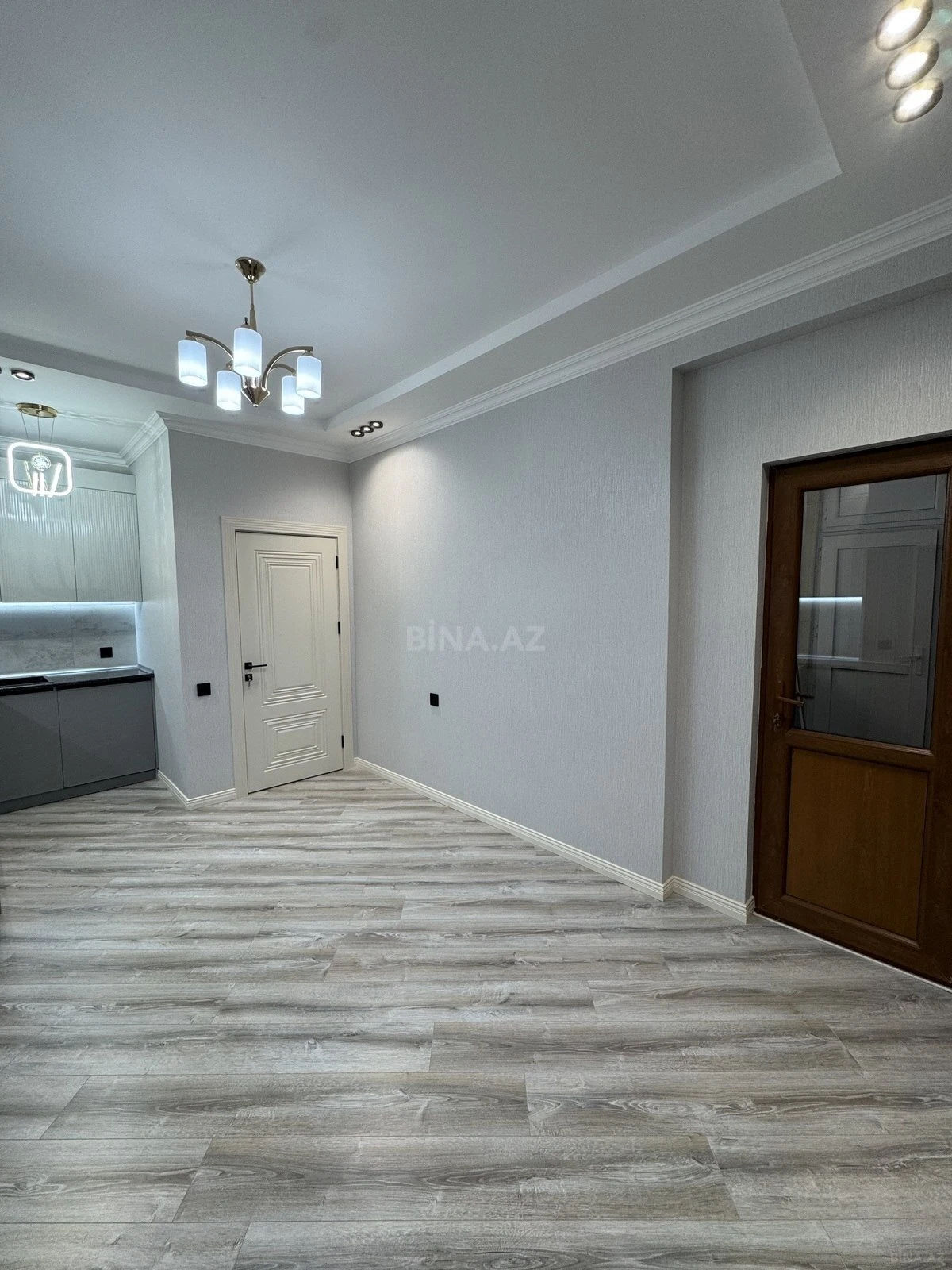 Satılır 3 otaqlı mənzil 98 m²