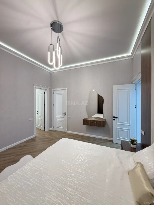 Satılır 5 otaqlı həyət evi 230 m²