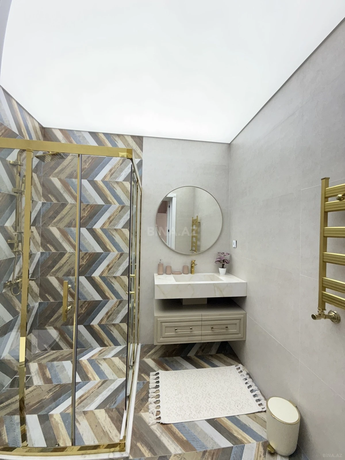 Satılır 5 otaqlı həyət evi 230 m²