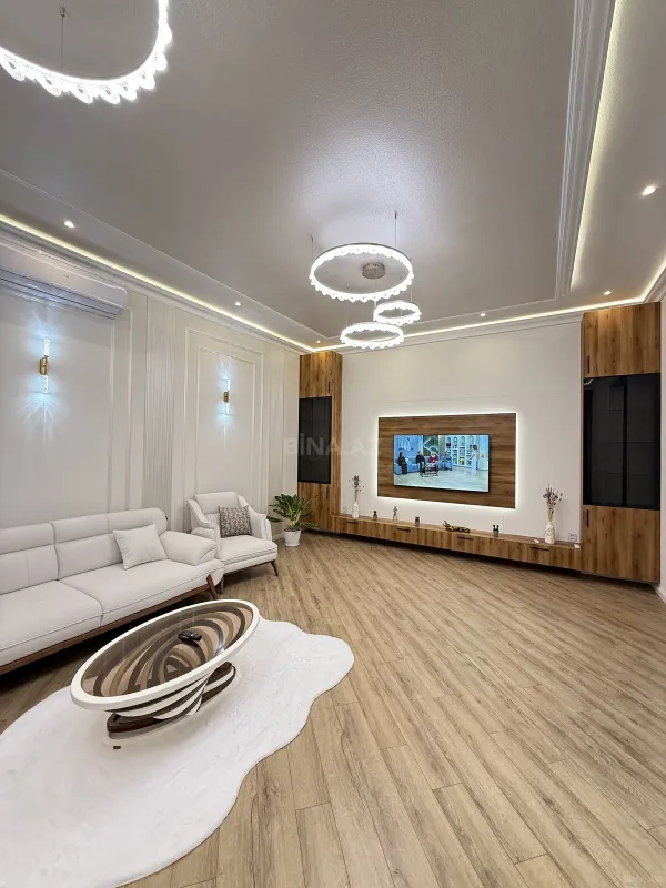 Satılır 5 otaqlı həyət evi 230 m²