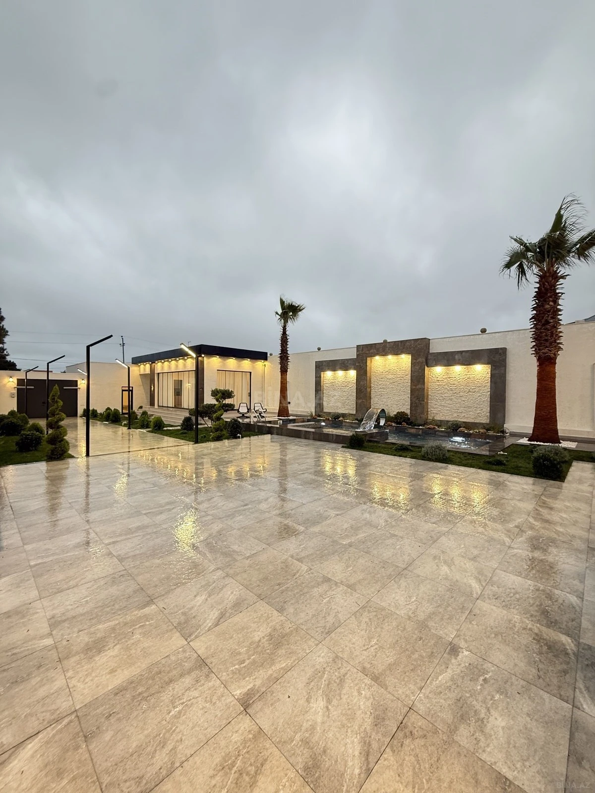 Satılır 5 otaqlı həyət evi 230 m²