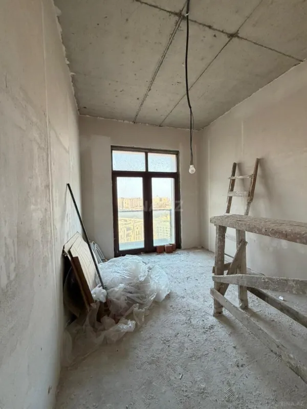 Satılır 4 otaqlı mənzil 200 m²