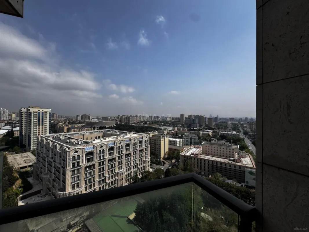 Satılır 4 otaqlı mənzil 200 m²