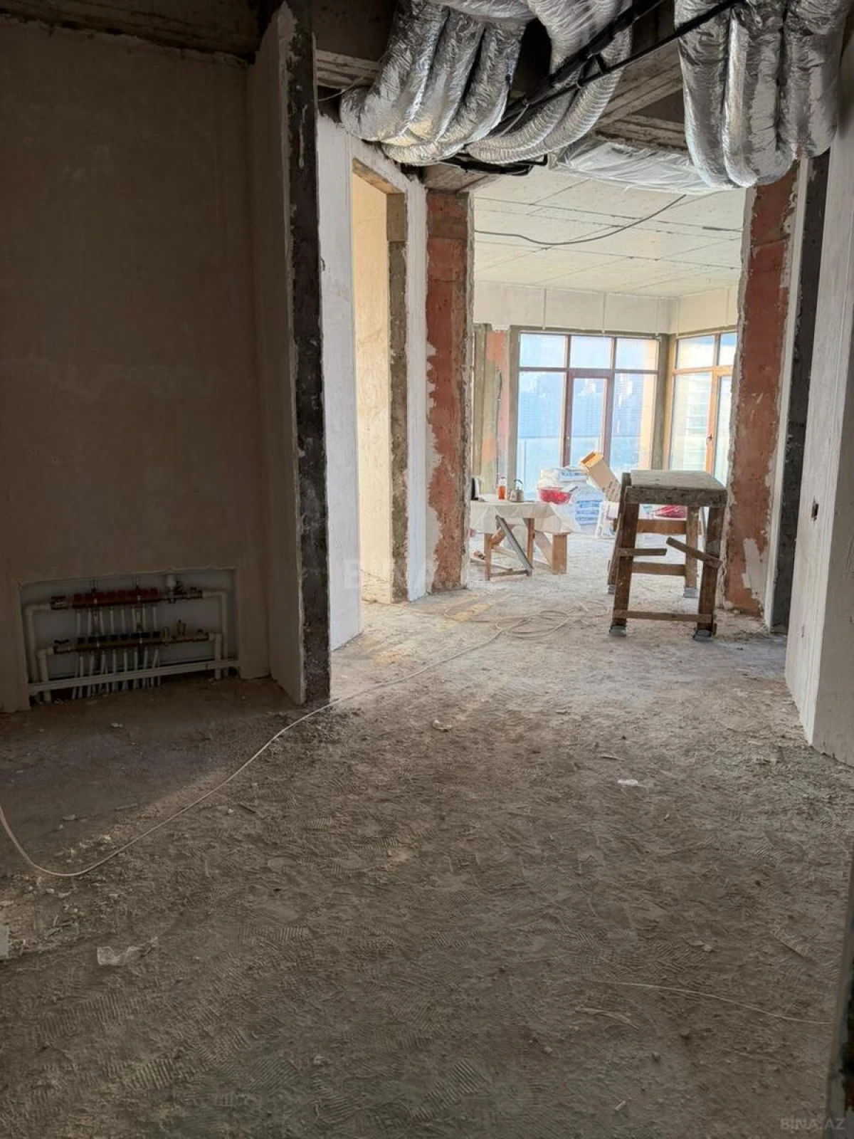 Satılır 4 otaqlı mənzil 200 m²