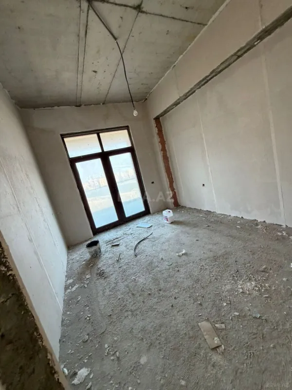 Satılır 4 otaqlı mənzil 200 m²