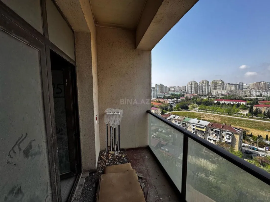 Satılır 4 otaqlı mənzil 200 m²