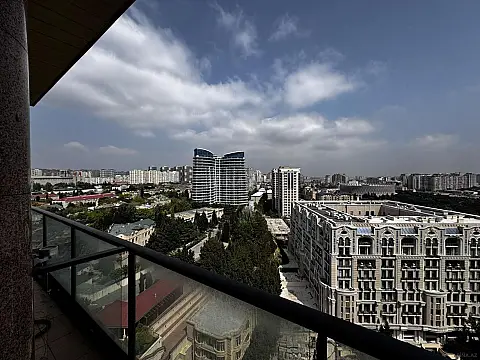 Satılır 4 otaqlı mənzil 200 m²