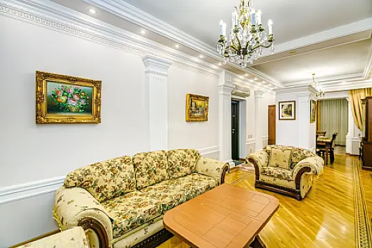 Kirayə verilir 2 otaqlı mənzil 70 m²