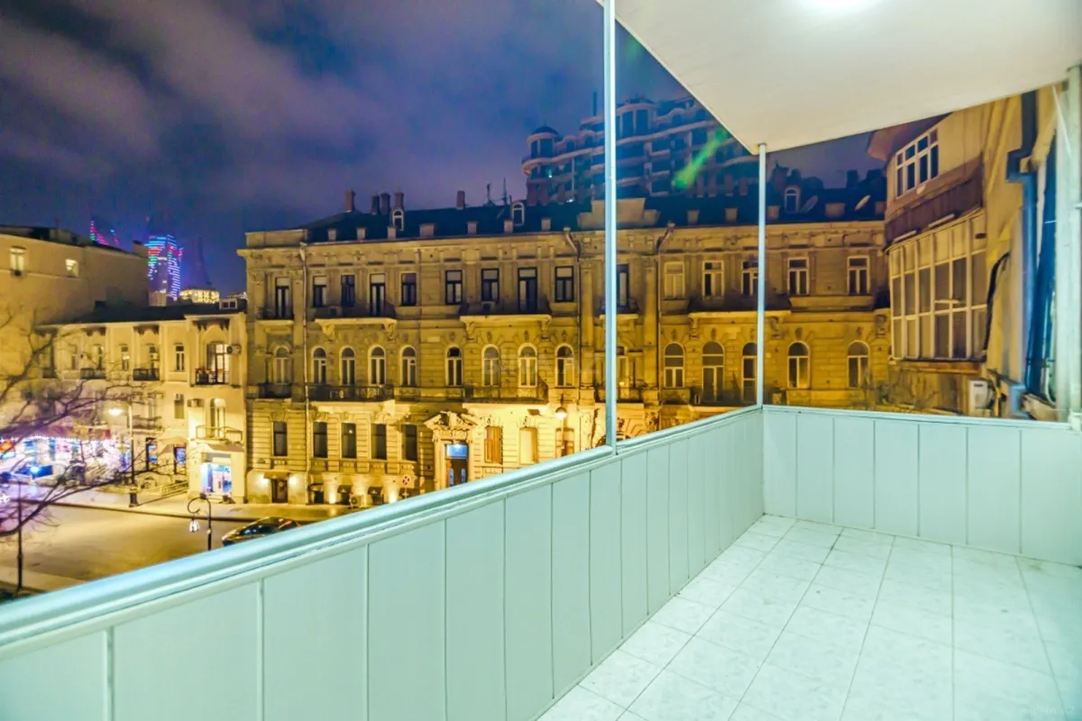 Kirayə verilir 4 otaqlı mənzil 157 m²