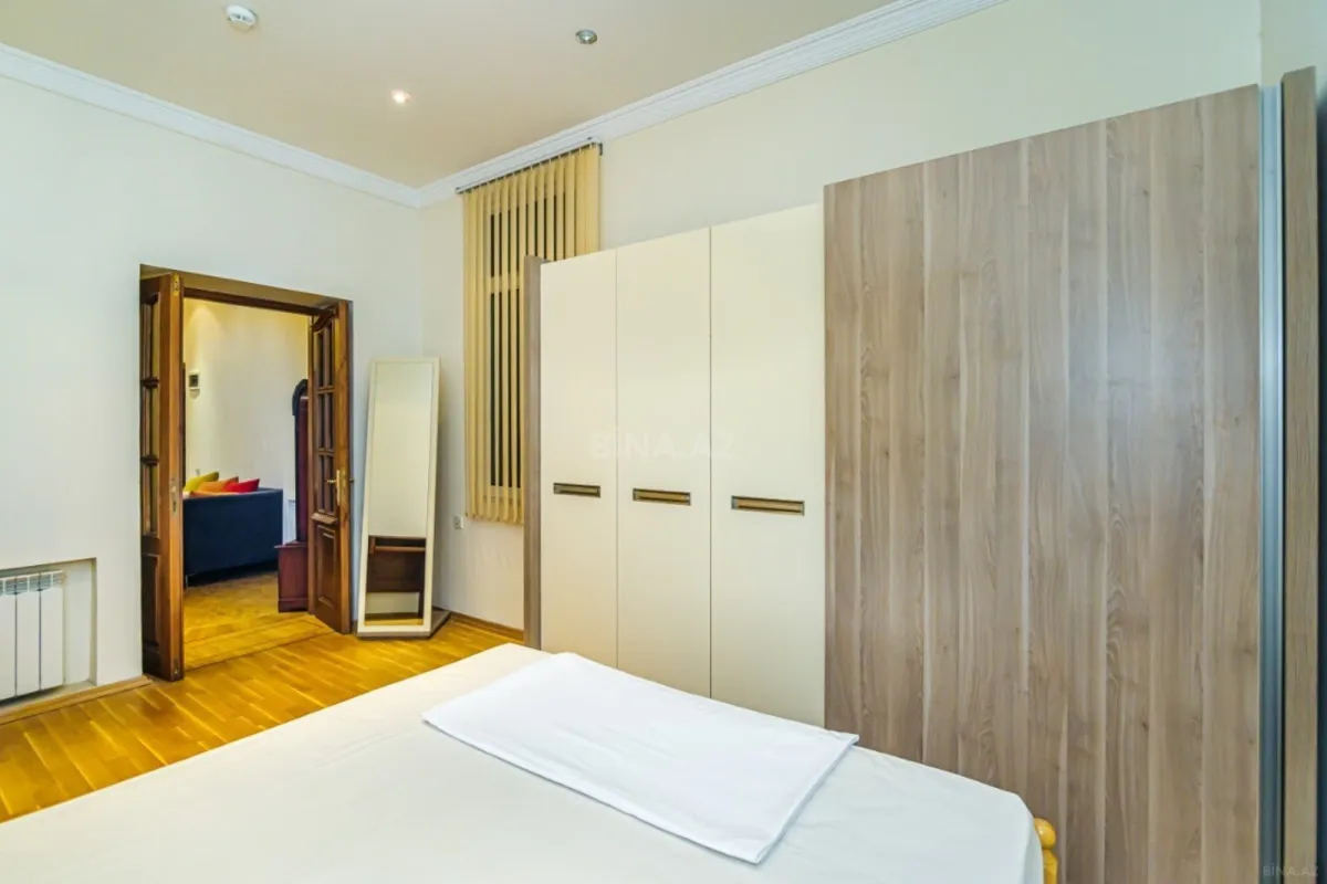 Kirayə verilir 4 otaqlı mənzil 157 m²