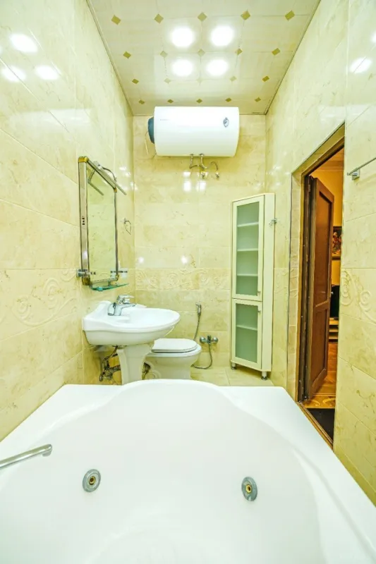 Kirayə verilir 4 otaqlı mənzil 157 m²