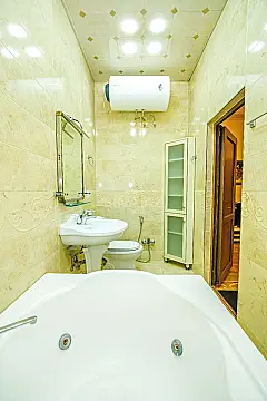 Kirayə verilir 4 otaqlı mənzil 157 m²