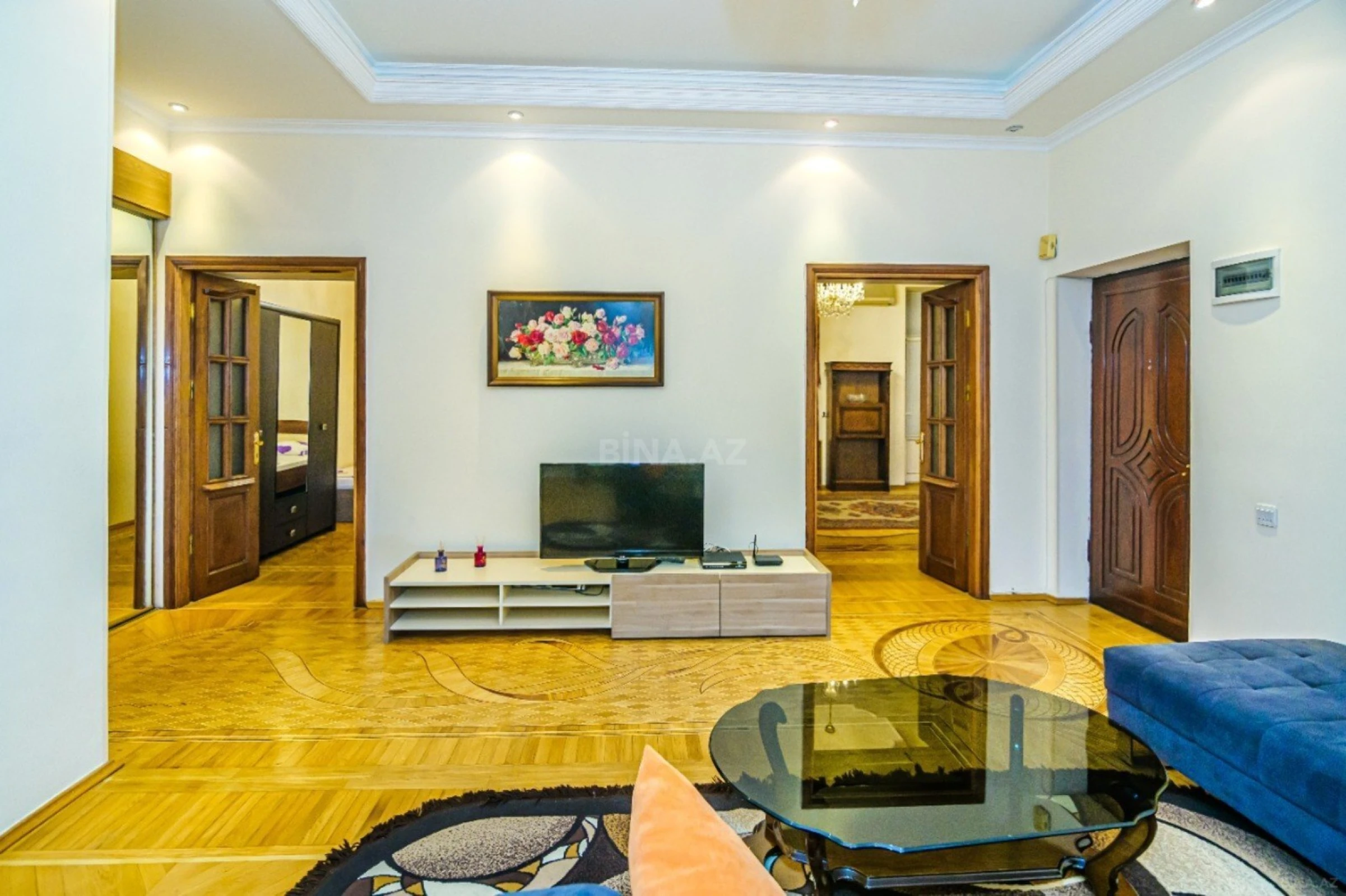 Kirayə verilir 4 otaqlı mənzil 157 m²