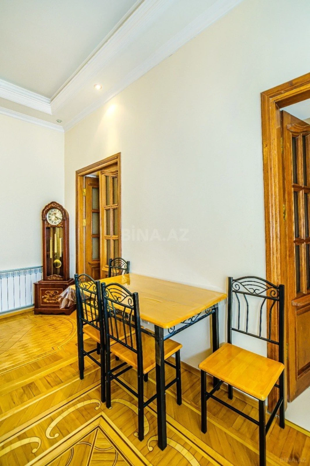 Kirayə verilir 4 otaqlı mənzil 157 m²