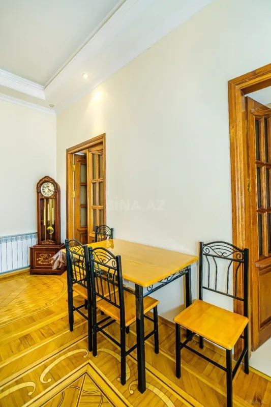 Kirayə verilir 4 otaqlı mənzil 157 m²
