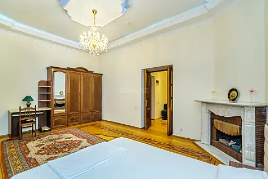 Kirayə verilir 4 otaqlı mənzil 157 m²