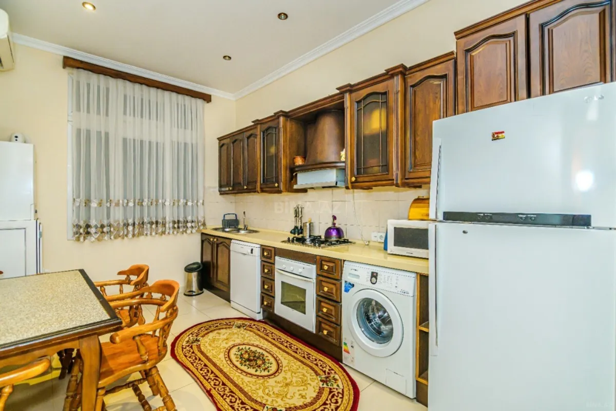 Kirayə verilir 4 otaqlı mənzil 157 m²