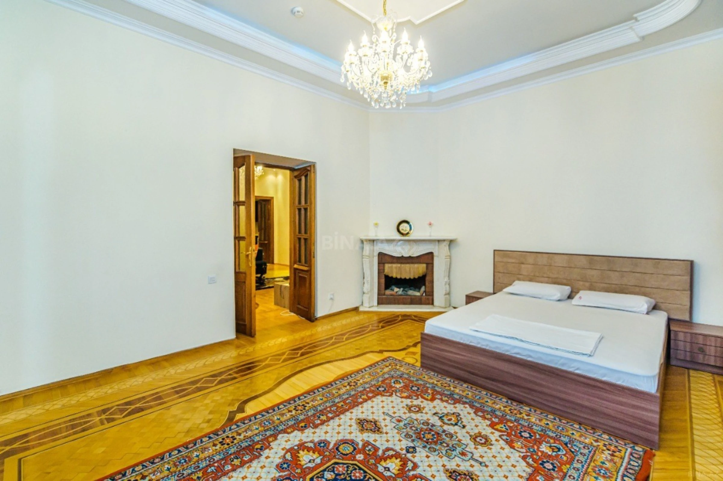 Kirayə verilir 4 otaqlı mənzil 157 m²