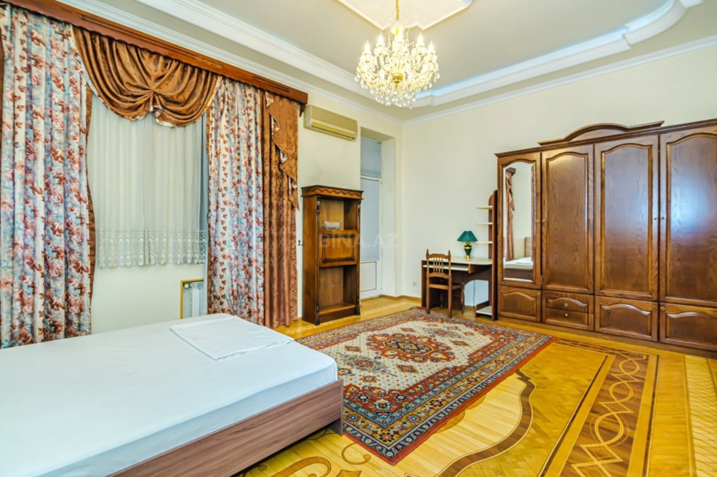 Kirayə verilir 4 otaqlı mənzil 157 m²