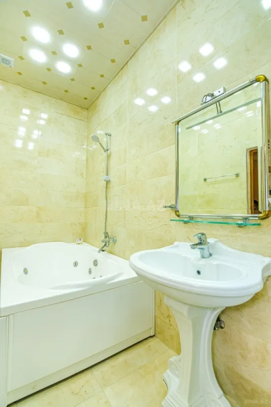 Kirayə verilir 4 otaqlı mənzil 157 m²